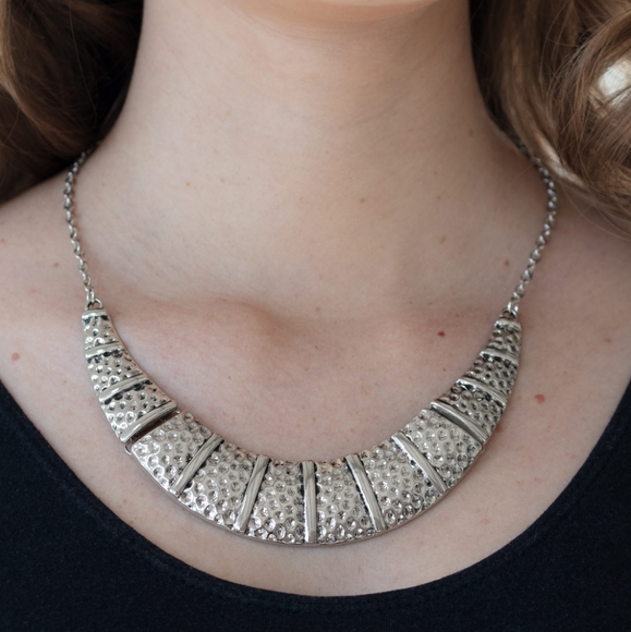 paparazzi Jewelry - Silver Necklace paparazzi Jewelry - Silver Necklace